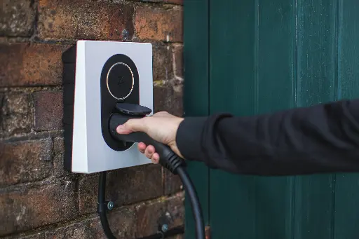 Borne de recharge solaire : charge dynamique expliquée